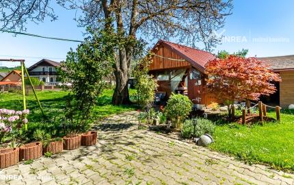 FINREA│Priestranný 7 izbový rodinný dom s 640m2 pozemkom – Strečno