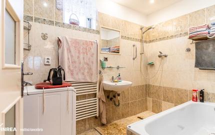 FINREA│Priestranný 7 izbový rodinný dom s 640m2 pozemkom – Strečno