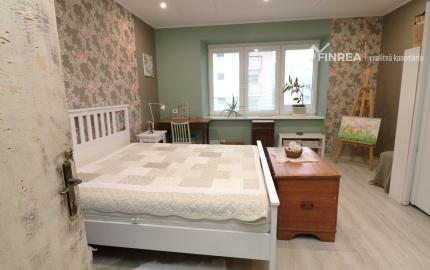 FINREA│Na predaj priestranný 3-izbový byt (85m²)  vo Vrútkach