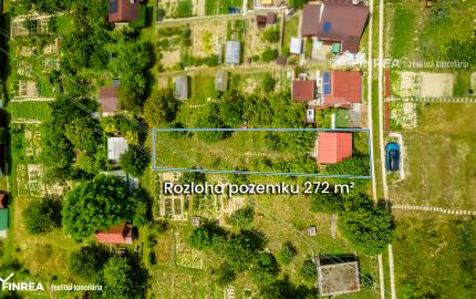 FINREA│Záhradka s útulnou chatkou ZO LIESKOVEC