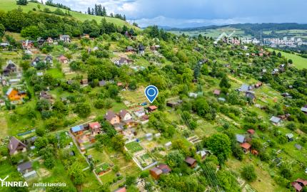 FINREA│Záhradka s útulnou chatkou ZO LIESKOVEC