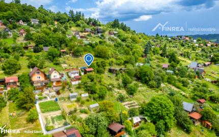 FINREA│Záhradka s útulnou chatkou ZO LIESKOVEC