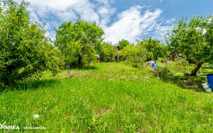 FINREA│Záhradka s útulnou chatkou ZO LIESKOVEC
