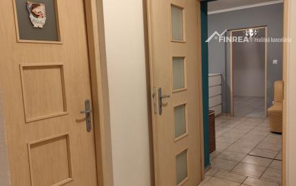 FINREA│3-izbový byt s terasou, predzáhradkou a parkovacím miestom – Lipovec, okres Martin, 111m2