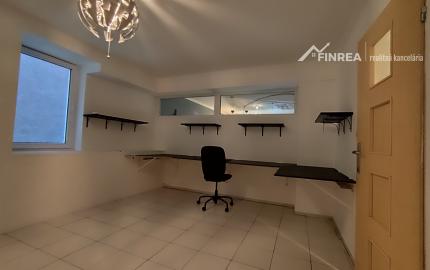 FINREA│3-izbový byt s terasou, predzáhradkou a parkovacím miestom – Lipovec, okres Martin, 111m2