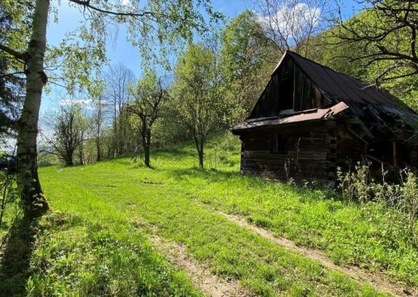 FINREA│Na predaj pozemok 1336 m² s chatou (43 m²) v krásnom prostredí obce Belá pri Žiline