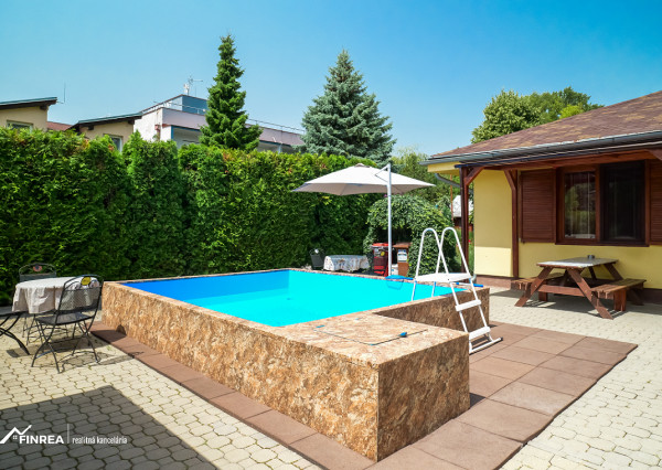 FINREA│ Zabehnutý apartmánový dom v areáli termálnych kúpeľov so stálou klientelou, Patince