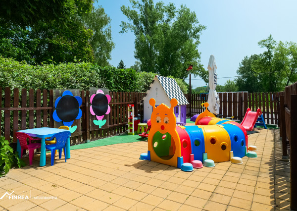 FINREA│ Zabehnutý apartmánový dom v areáli termálnych kúpeľov so stálou klientelou, Patince