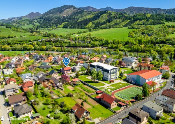 FINREA│Priestranný 7 izbový rodinný dom s 640m2 pozemkom – Strečno