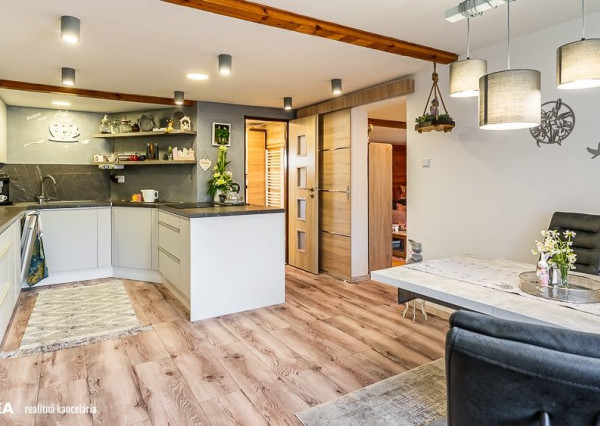 FINREA│Priestranný 7 izbový rodinný dom s 640m2 pozemkom – Strečno