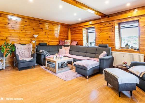 FINREA│Priestranný 7 izbový rodinný dom s 640m2 pozemkom – Strečno