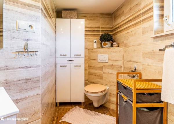 FINREA│Priestranný 7 izbový rodinný dom s 640m2 pozemkom – Strečno