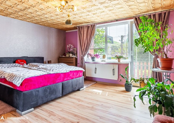 FINREA│Priestranný 7 izbový rodinný dom s 640m2 pozemkom – Strečno