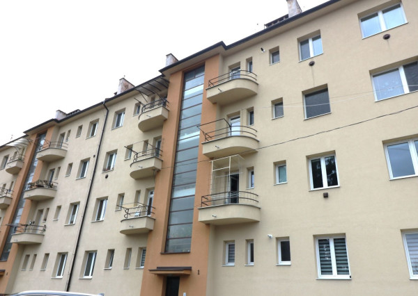 FINREA│Na predaj priestranný 3-izbový byt (85m²)  vo Vrútkach