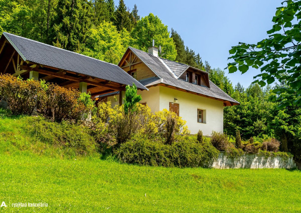 FINREA│Vidiecky dom na veľkorysom pozemku v Zázrivej