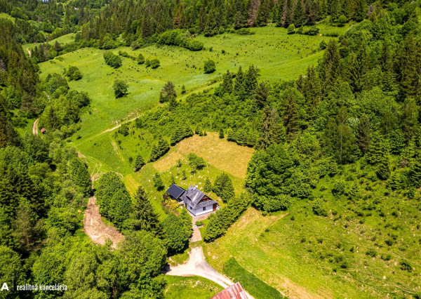 FINREA│Vidiecky dom na veľkorysom pozemku v Zázrivej