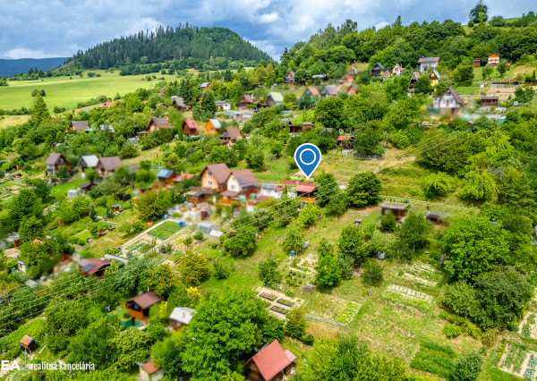 FINREA│Záhradka s útulnou chatkou ZO LIESKOVEC