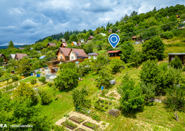 FINREA│Záhradka s útulnou chatkou ZO LIESKOVEC