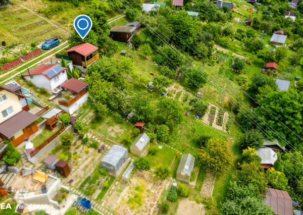 FINREA│Záhradka s útulnou chatkou ZO LIESKOVEC