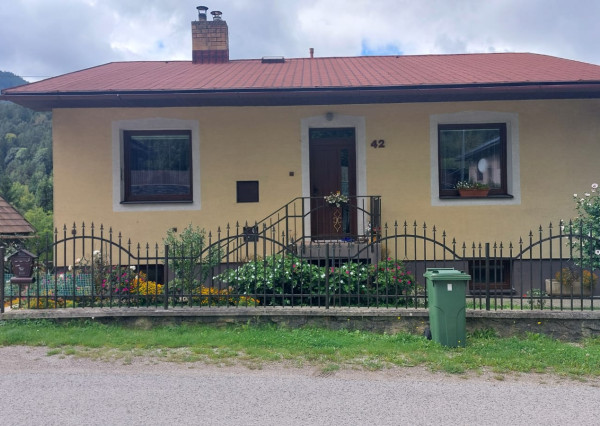 FINREA│Priestranný rodinný dom po čiastočnej rekonštrukcii - Hrboltová