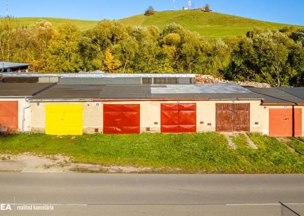 FINREA | Dvojgaráž v obci Istebné