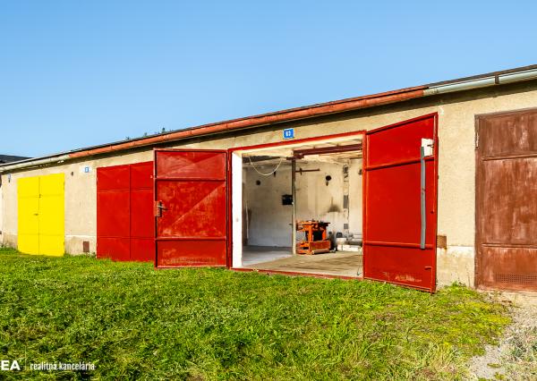 FINREA | Dvojgaráž v obci Istebné