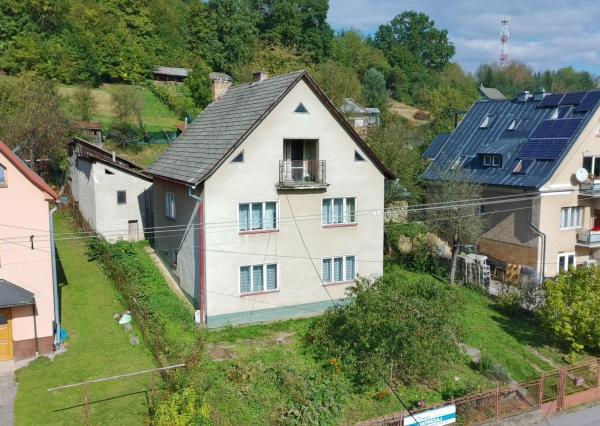 FINREA│Predaj rodinný dom na pozemku 1602 m² - Pov. Bystrica